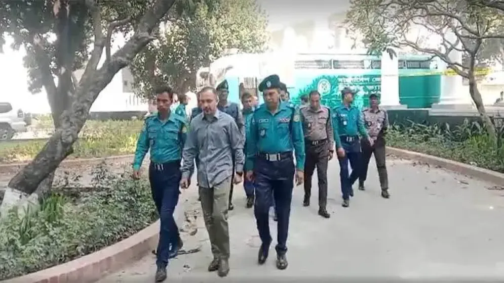 কড়া নিরাপত্তায় ট্রাইব্যুনালে হাজির বিজিবির রেদোয়ানুলসহ দুজন