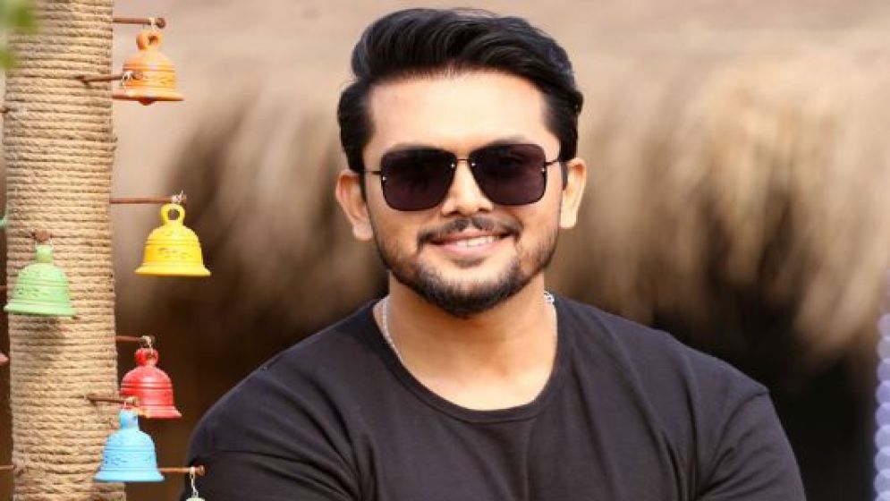 অগ্নিদগ্ধ চিত্রনায়ক আরিফিন শুভ, মাটিতে লুটিয়ে পড়েন