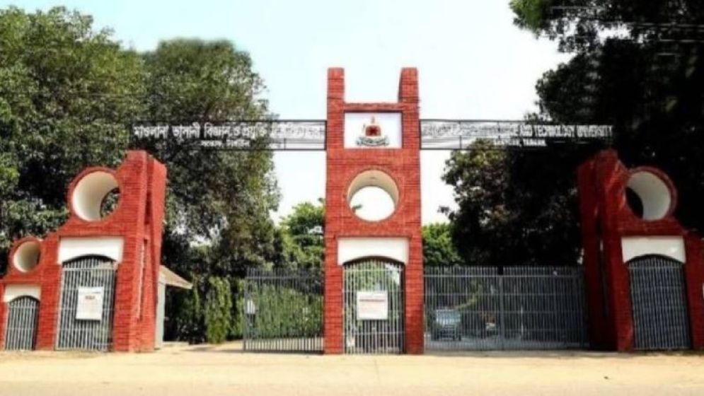 পরকীয়া প্রেমিকসহ ক্যাম্পাস থেকে গৃহবধূকে হাতেনাতে আটক