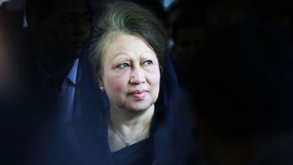 হেলিকপ্টারে বিমানবন্দর যাবেন খালেদা, মধ্যরাতে আসছে অ্যাম্বুলেন্স