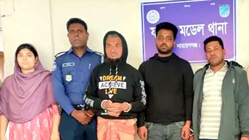 প্রেমিককে নিয়ে স্বামীকে খু.নের পরিকল্পনা করেন বাউল শিল্পী সোনিয়া