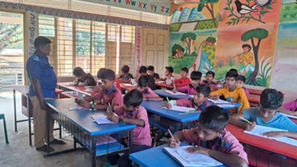 পরীক্ষার হলে এবার গ্রামপুলিশ!