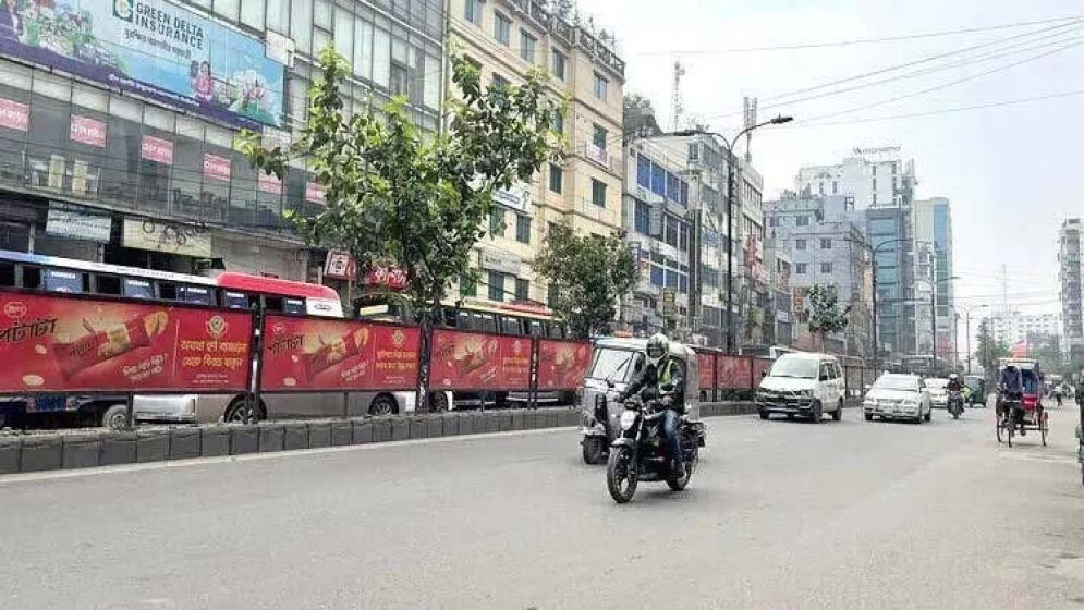 ছুটির দিনে বায়ুদূষণে দিল্লির পরই ঢাকা