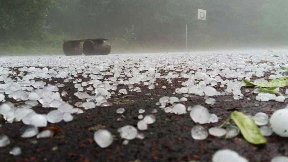 তীব্র শৈত্যপ্রবাহের মধ্যে শিলাবৃষ্টির আভাস