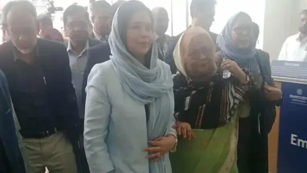 খালেদা জিয়ার খোঁজ নিতে ফের এভারকেয়ার হাসপাতালে ডা. জুবাইদা