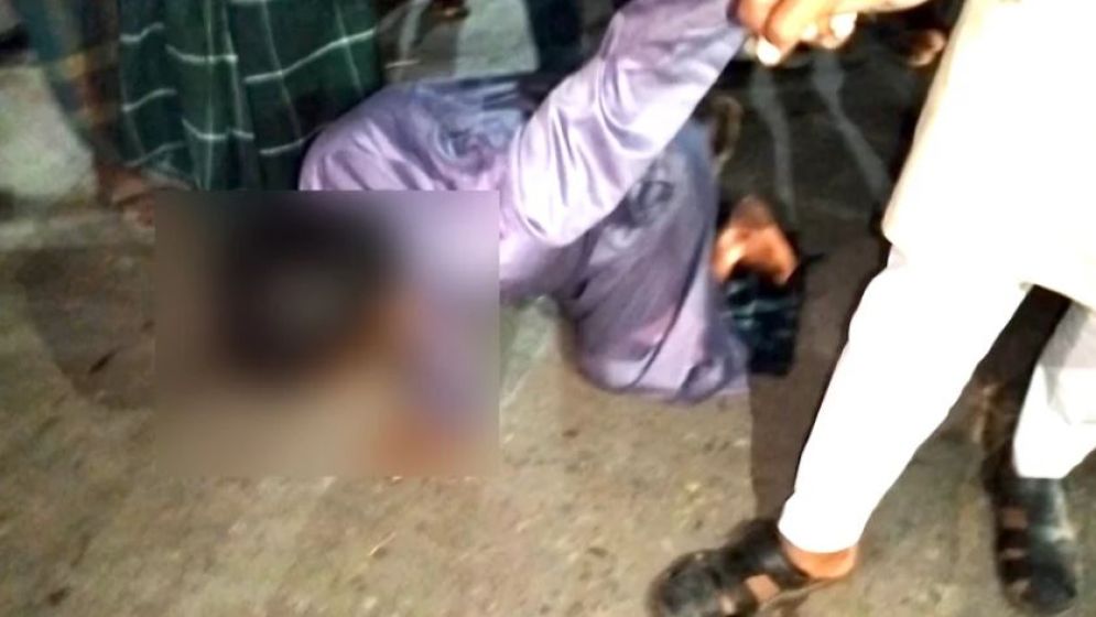 গণপিটুনির পর মাদ্রাসা শিক্ষককে নাকে খত দিয়ে রাস্তায় ঘুরালো জনতা