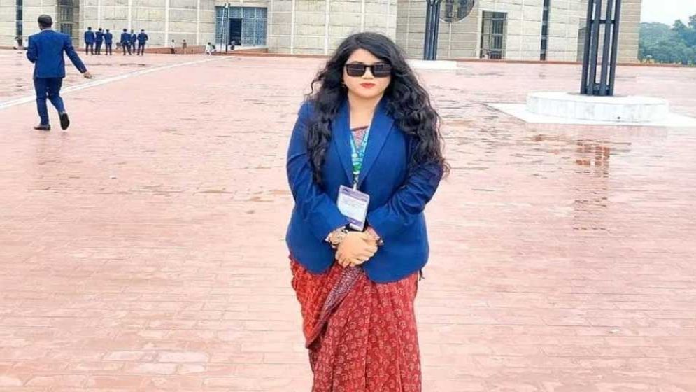 বাথরুমে পড়ে ছিল বিসিএস শিক্ষা ক্যাডারের মরদেহ