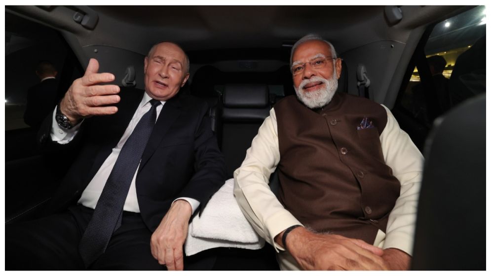 বিদেশ সফরে কী খান পুতিন?