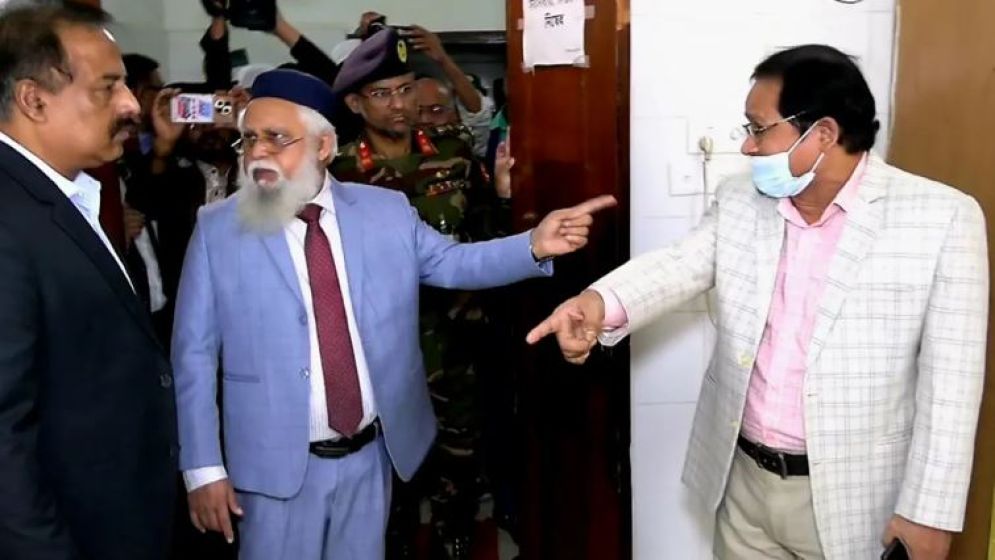 ‘আমাকে সাসপেন্ড করেন’ বলতে থাকা চিকিৎসককে অব্যাহতি