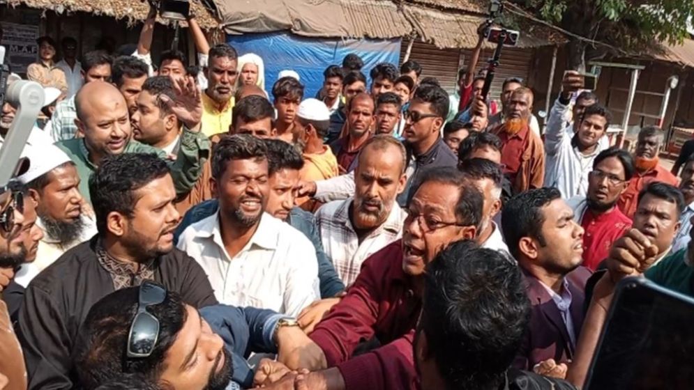 ব্যারিস্টার ফুয়াদকে বিএনপির নেতাকর্মীদের ধাওয়া, হাতাহাতি