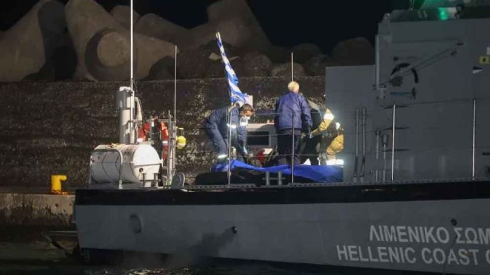 গ্রিসের উপকূলে ভাসমান নৌকায় মিলল ১৭ অভিবাসীর মরদেহ