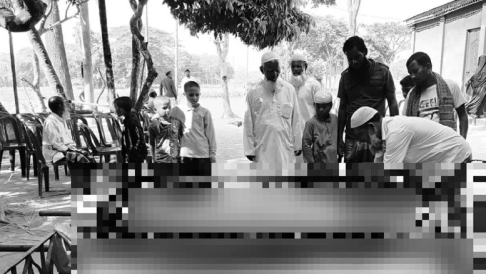 বাবার জানাজায় এসে ছেলের মৃত্যু, একসঙ্গে দাফন