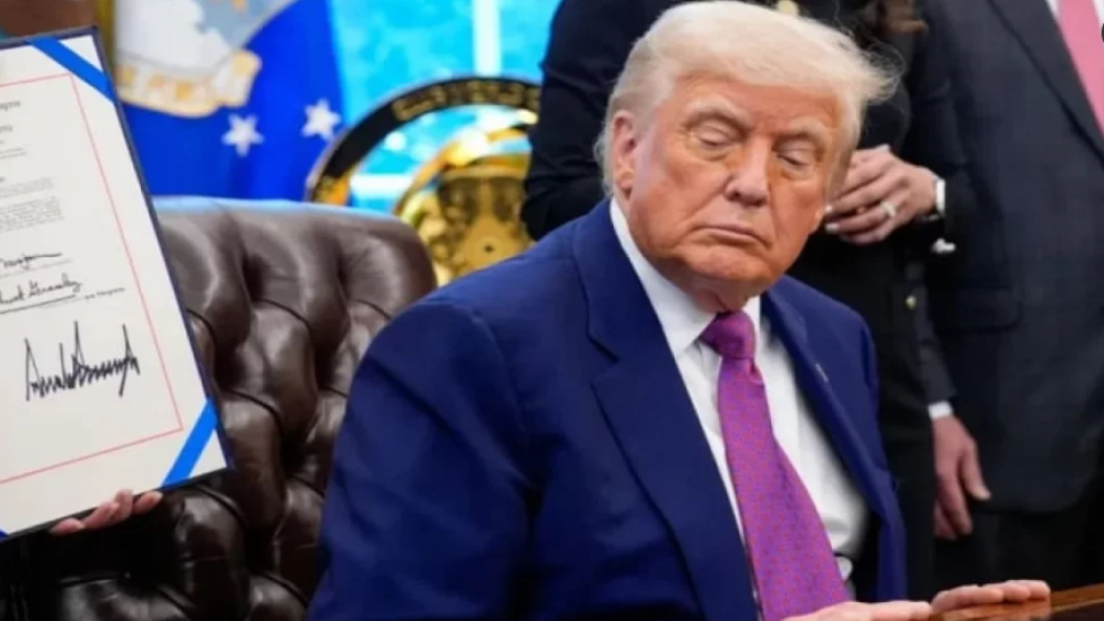 ট্রাম্পের নতুন পদক্ষেপে ভয়াবহ আতঙ্কে অভিবাসীরা