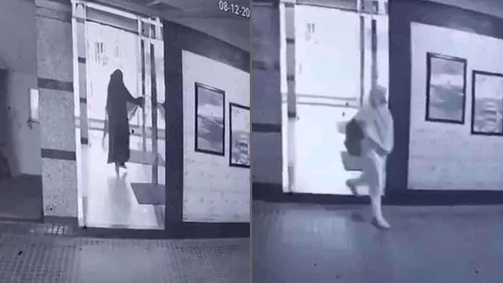 মা-মেয়ে খুন, বোরকা পরে ঢুকে গৃহকর্মী বের হন স্কুল ড্রেসে