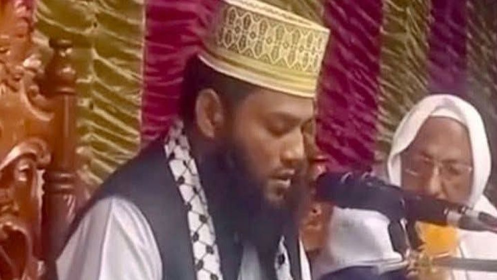 মাহফিলে বয়ানরত অবস্থায় লুটিয়ে পড়লেন বক্তা, হাসপাতালে মৃত্যু