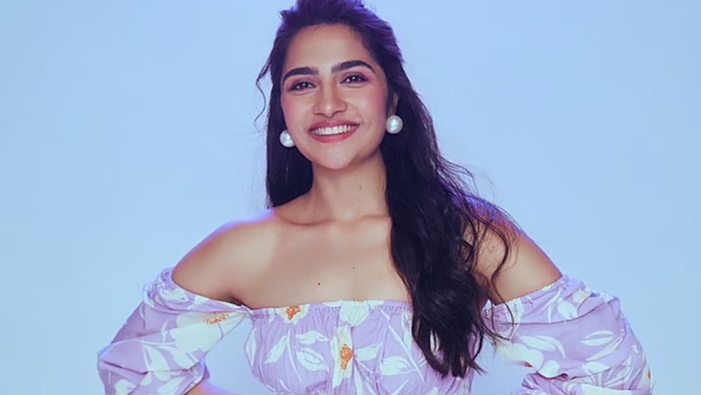 ৯০০ কোটি রুপি আয় করা ছবির নায়িকা সম্পর্কে জানেন?