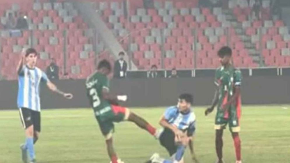 আর্জেন্টাইন ফুটবলারকে লাথিমারা বাংলাদেশি ফুটবলারের পরিচয় জানা গেল