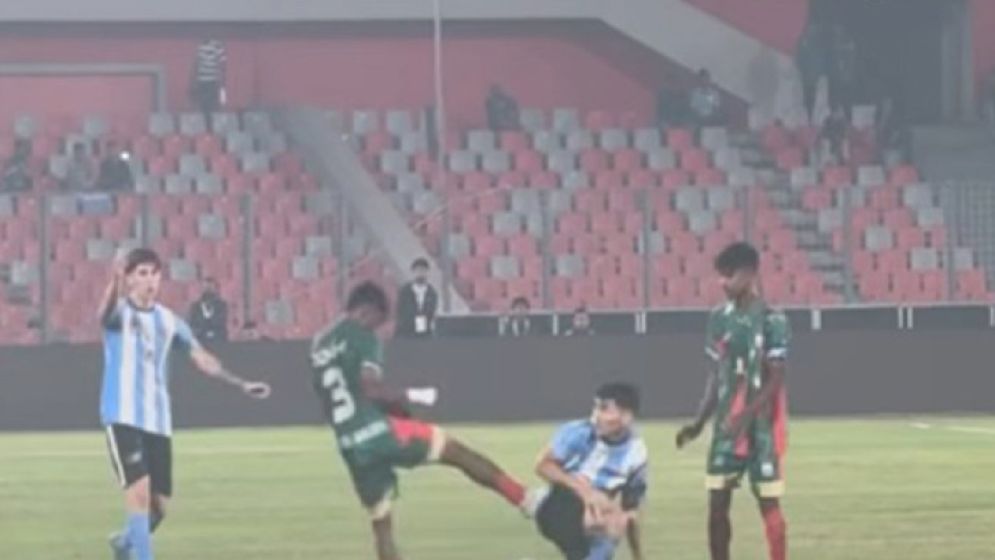 জানা গেল আর্জেন্টিনার ফুটবলারকে লাথি মারা সেই ফুটবলারের পরিচয়