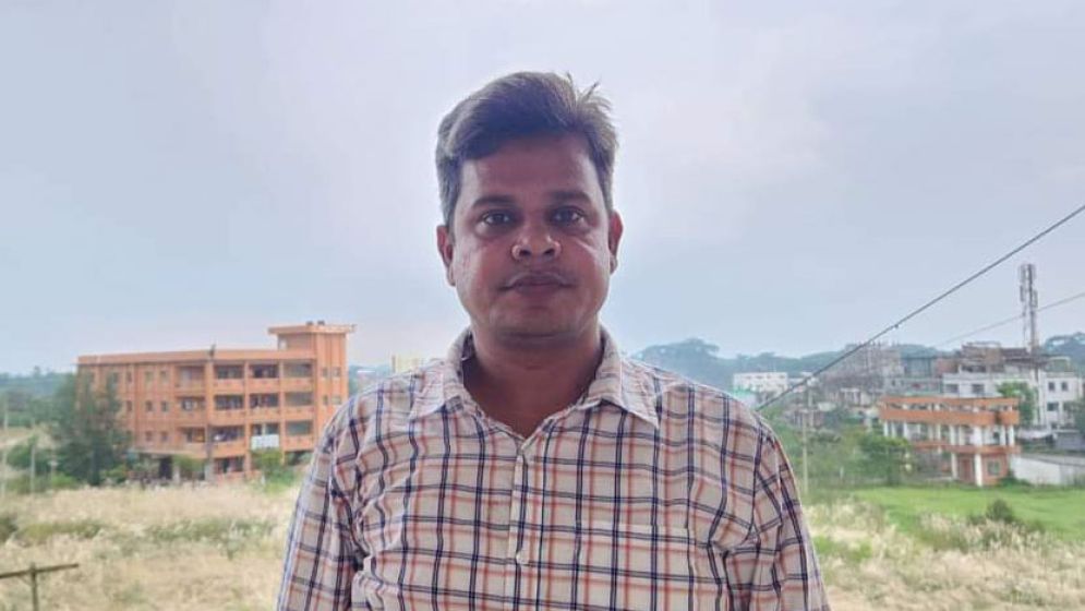 পদোন্নতির ডাক পেলেন শেখ হাসিনার সাজা প্রত্যাখ্যান করা শিক্ষক