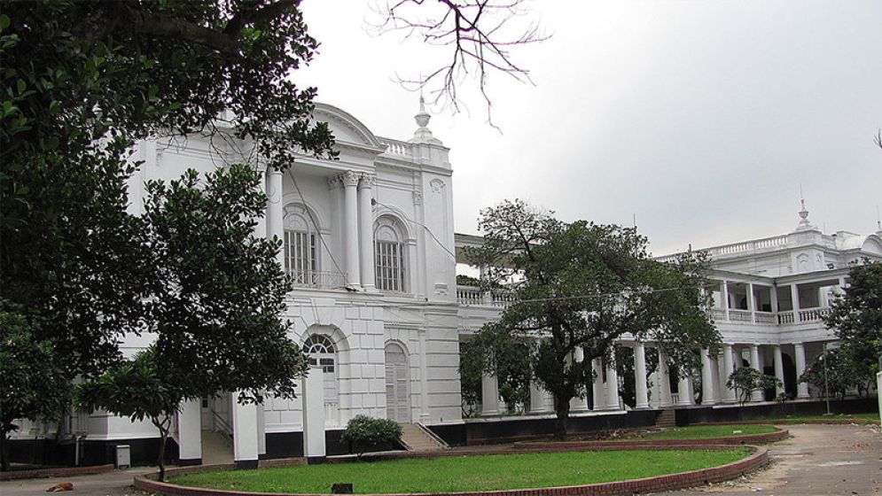 অসুস্থতা বোধ করায় এজলাস ত্যাগ করলেন ট্রাইব্যুনাল-১ এর চেয়ারম্যান