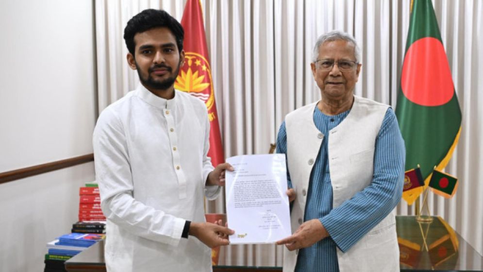 পদত্যাগপত্রে যা লিখেছেন উপদেষ্টা আসিফ মাহমুদ