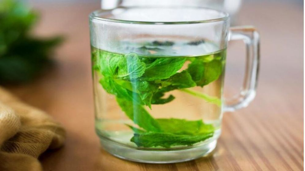 প্রতিদিন তুলসী পাতা ভেজানো পানি খেলে কী হয়? জানলে অবাক হবেন