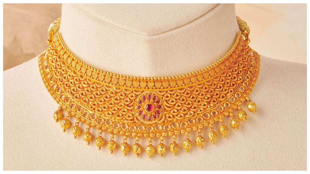 মায়ের সোনার হার সহপাঠীদের মধ্যে ভাগ করে দিলো ছেলে