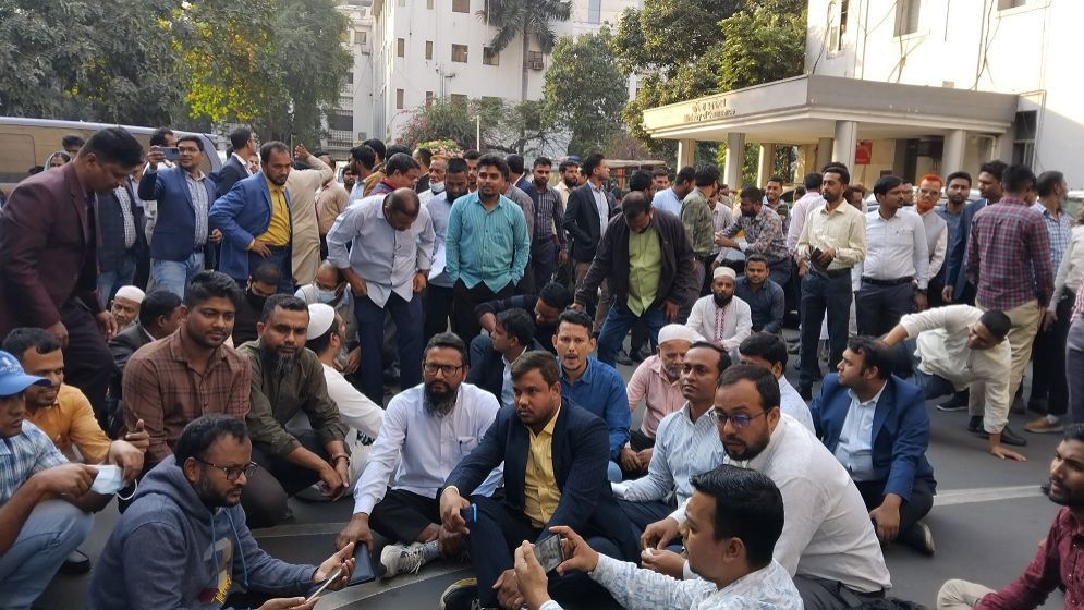 আজকের মধ্যে ভাতার আদেশ জারি না হলে আগামী সপ্তাহ থেকে পূর্ণ কর্মবিরতি