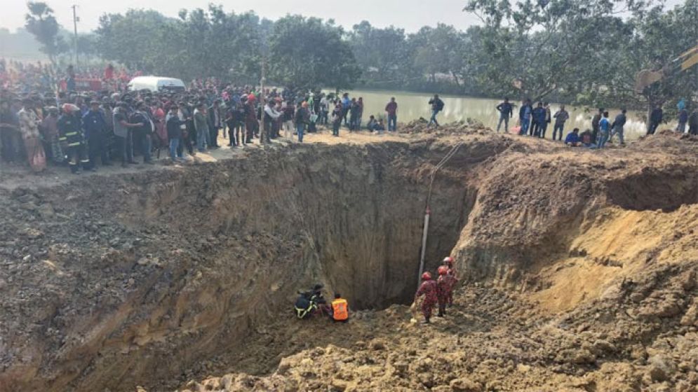 ৩০ ঘণ্টায়ও সন্ধান মেলেনি শিশু সাজিদের, আত্মগোপনে রাকিবুল
