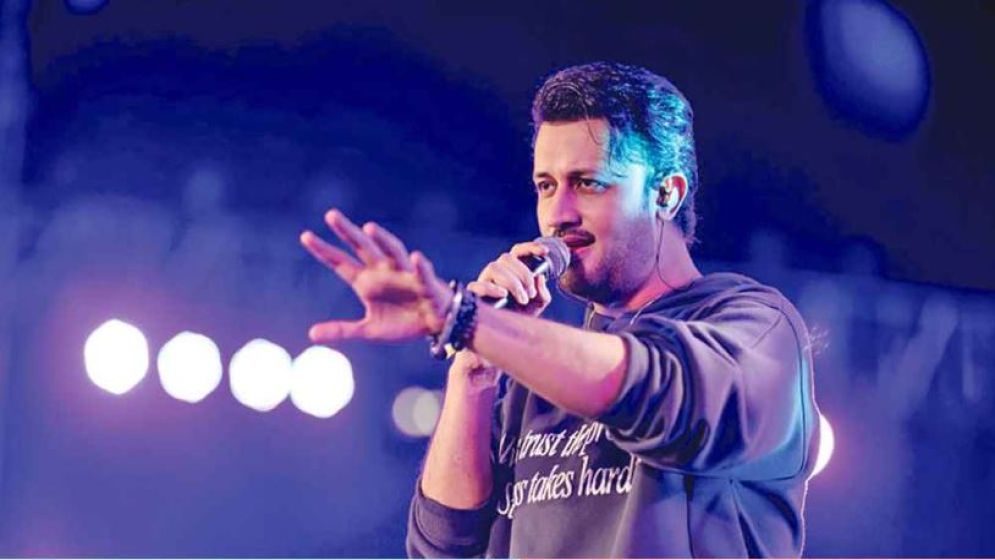 বাংলাদেশি ভক্তদের কাছে আতিফ আসলামের দুঃখ প্রকাশ