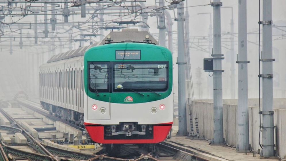 সর্বাত্মক কর্মবিরতিতে চলছে না মেট্রোরেল, ভোগান্তিতে যাত্রীরা