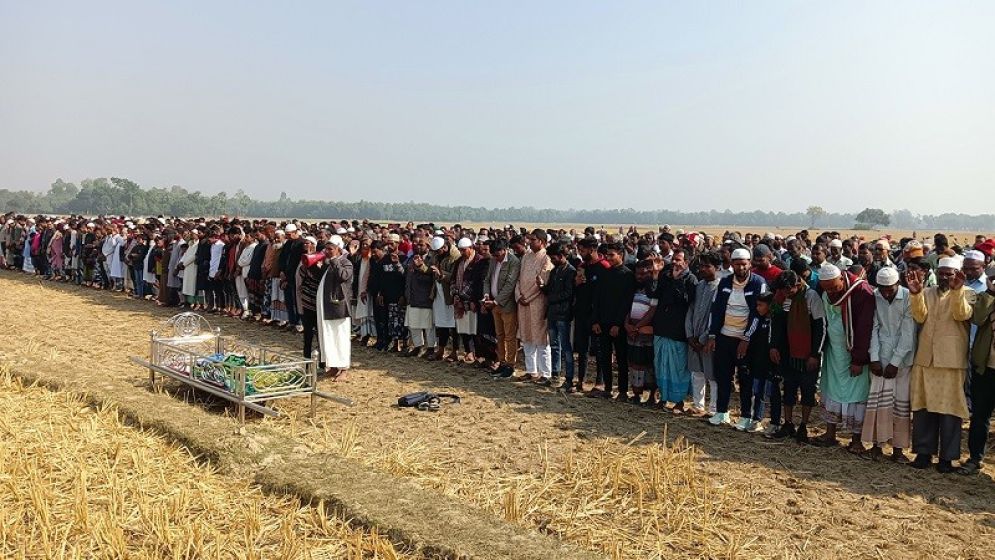 নলকূপে পড়ে মৃত্যু শিশু সাজিদের জানাজায় হৃদয়বিদারক দৃশ্য