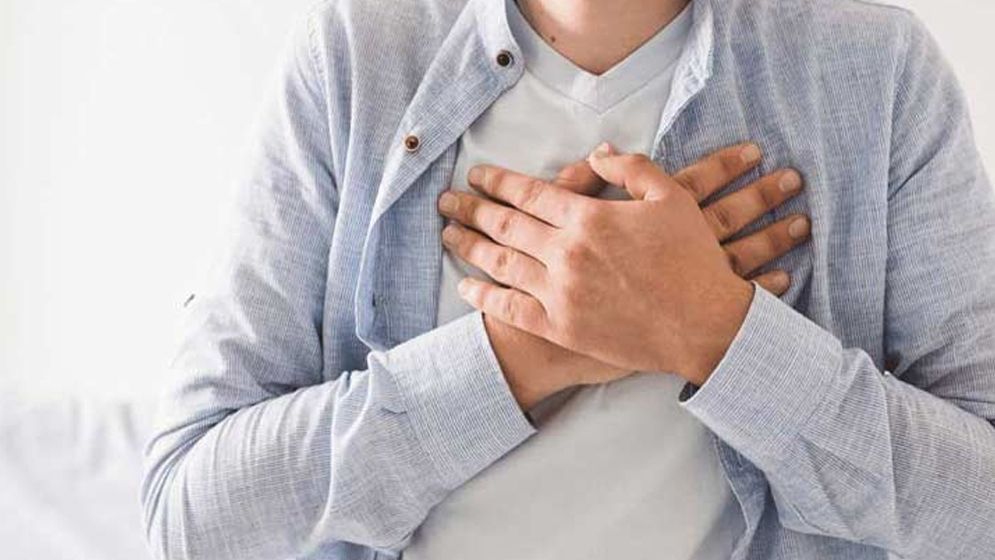 সকালে ঘুম ভাঙতেই বুকে ব্যথা কি বড় রোগের লক্ষণ?