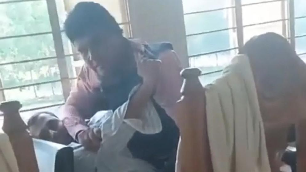 দুই শিক্ষকের মারামারির ভিডিও ভাইরাল