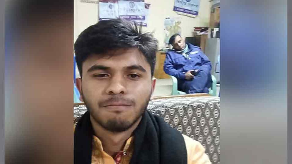 থানায় ঘুমে পুলিশ, গ্রেপ্তার ছাত্রলীগ নেতার সেলফি, ফেসবুকে পোস্ট