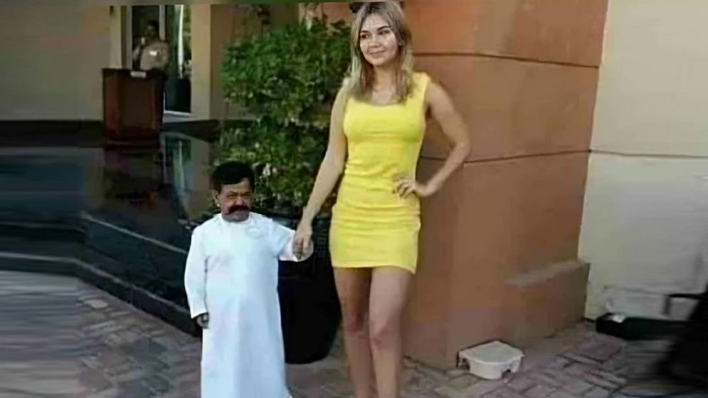 প্রথম দেখাতেই কোটিপতি বামনের প্রেমে হাবুডুবু খান রুশ সুন্দরী!