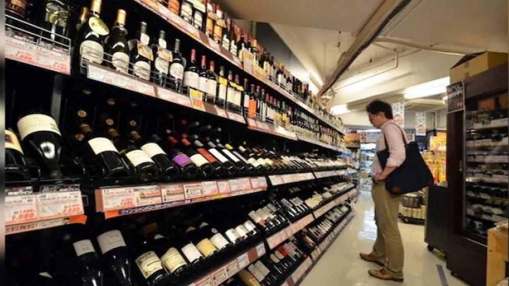 সৌদি আরবে মদের দোকানে প্রবেশাধিকার বাড়লো
