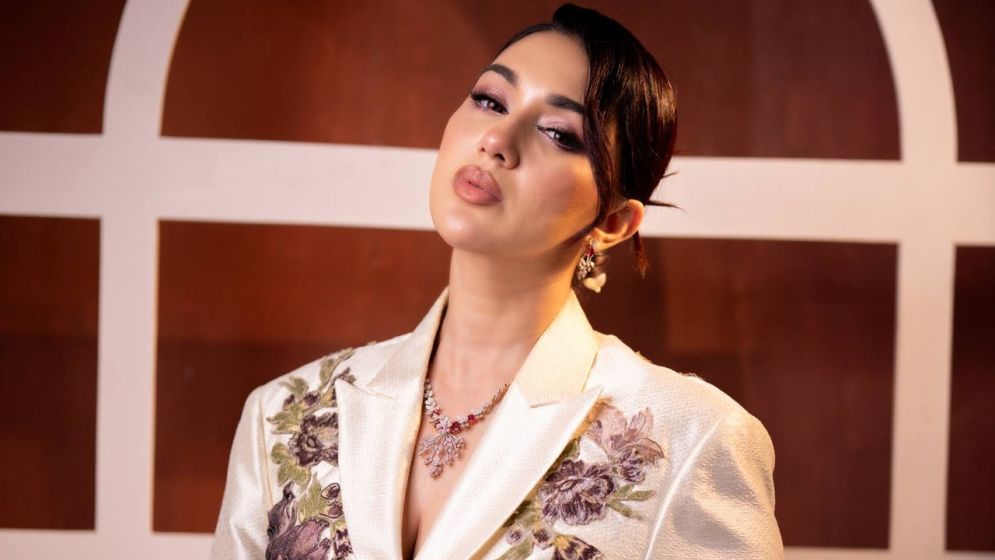 ওয়েস্টার্ন লুকে অপুর চমক