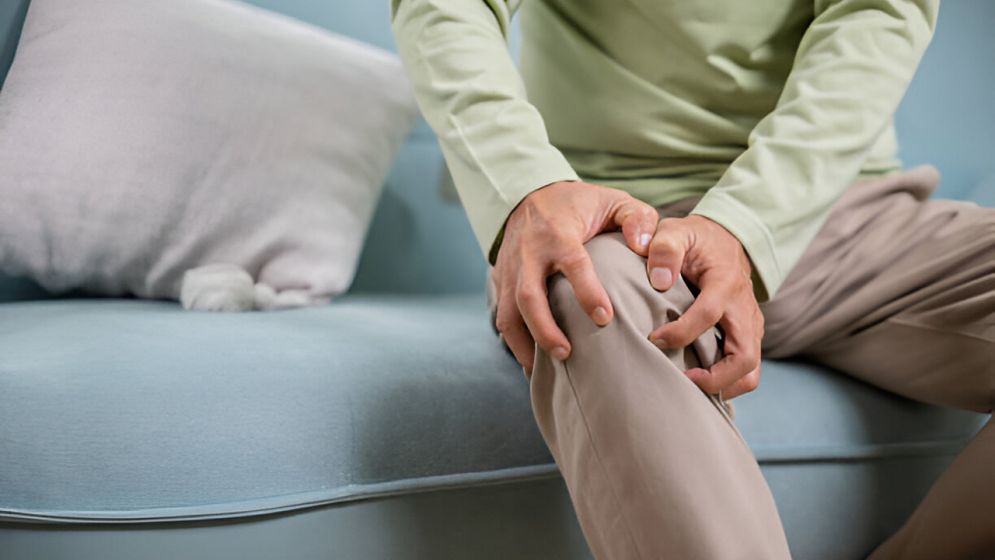 শীতে হাঁটু ব্যথা নিয়ন্ত্রণে রাখতে ৫টি কার্যকরী ঘরোয়া উপায়