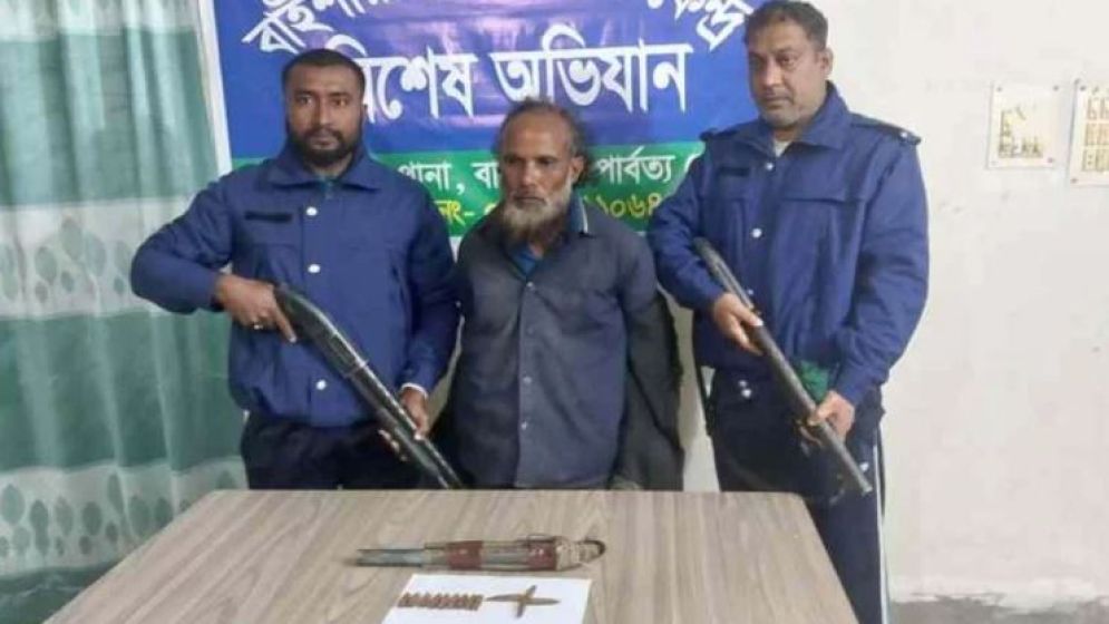 অস্ত্রসহ আমির হামজা গ্রেপ্তার