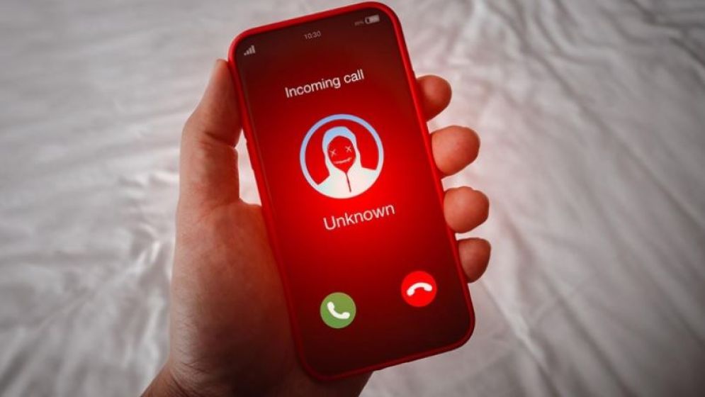 যে নম্বর থেকে ফোন এলেই বুঝবেন, আপনি টার্গেটে পড়েছেন