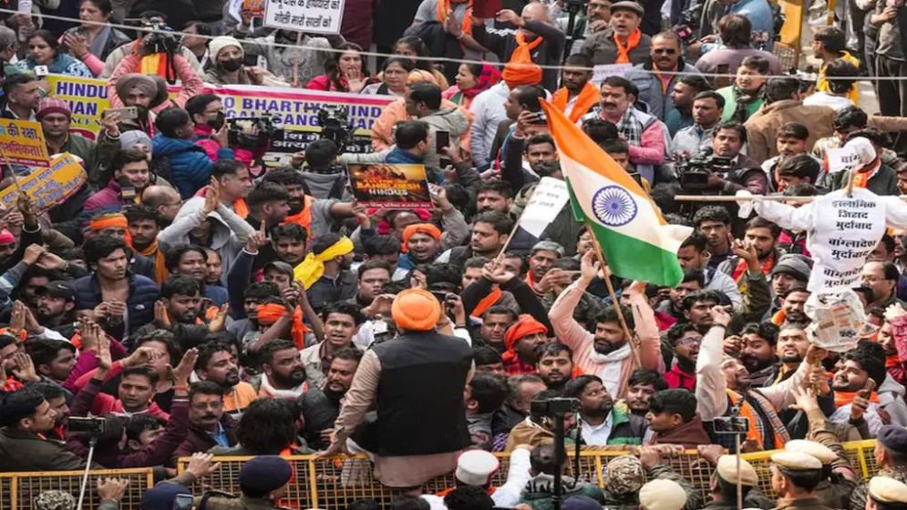 দিল্লিতে ব্যারিকেড ভেঙে বাংলাদেশ হাইকমিশনে প্রবেশের চেষ্টা