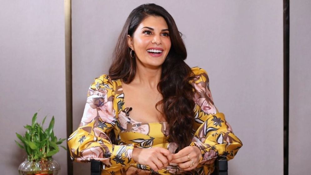 হোটেলে অচেনা পুরুষের সঙ্গে অভিনেত্রী, ভিডিও ভাইরাল