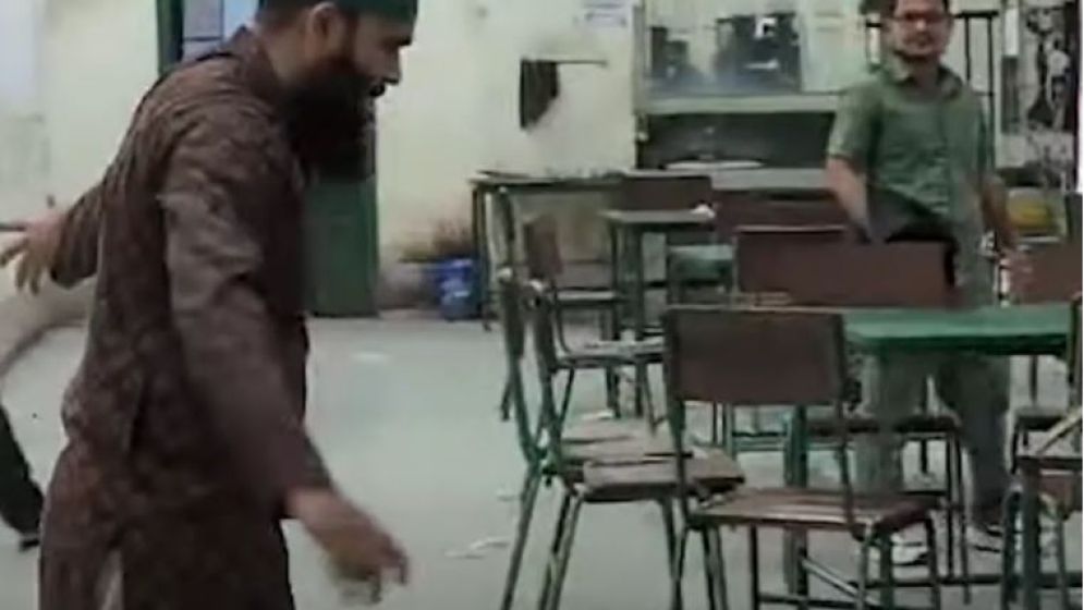 মধুর ক্যান্টিনে ভাঙচুর