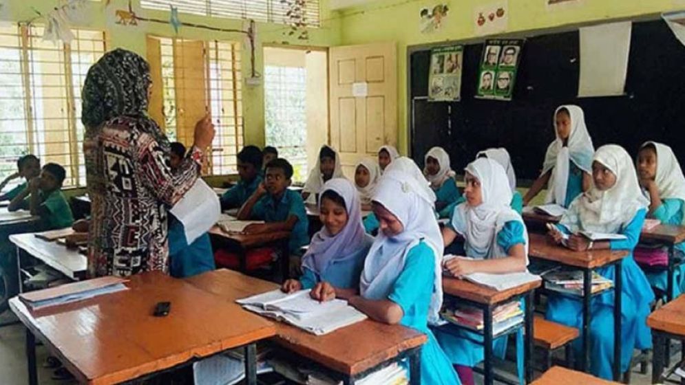 বেতন বাড়ায় প্রাথমিকের প্রধান শিক্ষকরা এখন যত টাকা বেতন পাবেন