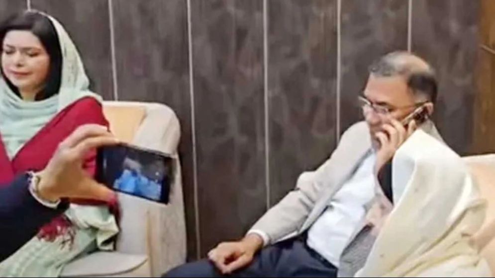 দেশে ফিরেই প্রধান উপদেষ্টাকে তারেক রহমানের ফোন