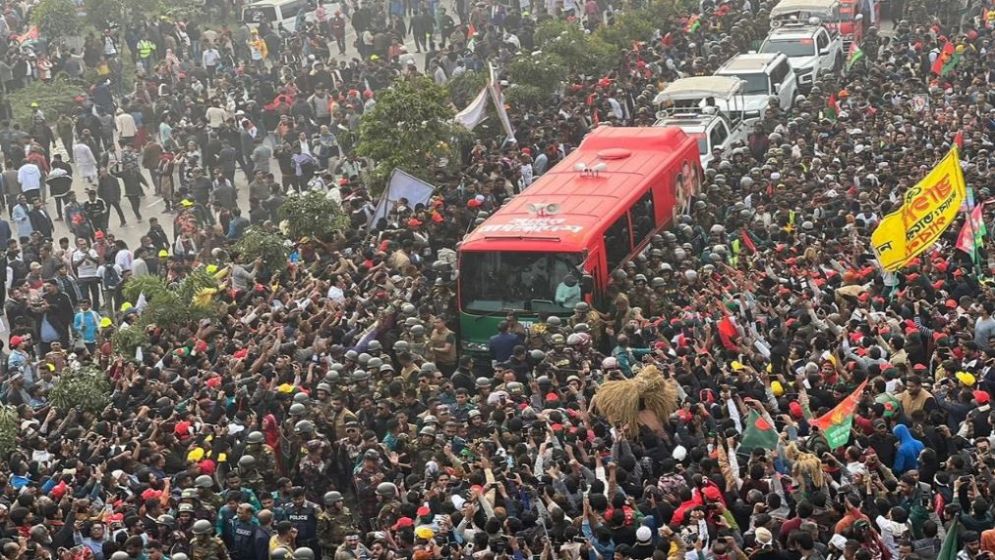 তারেক রহমানের প্রত্যাবর্তন: ১ কোটি সিম ঢুকেছে ঢাকায়