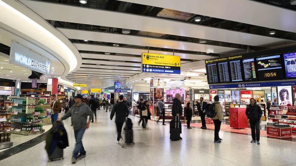 লন্ডনের হিথ্রো বিমানবন্দরে পাসপোর্ট-টিকিটবিহীন ব্যক্তির কাণ্ড