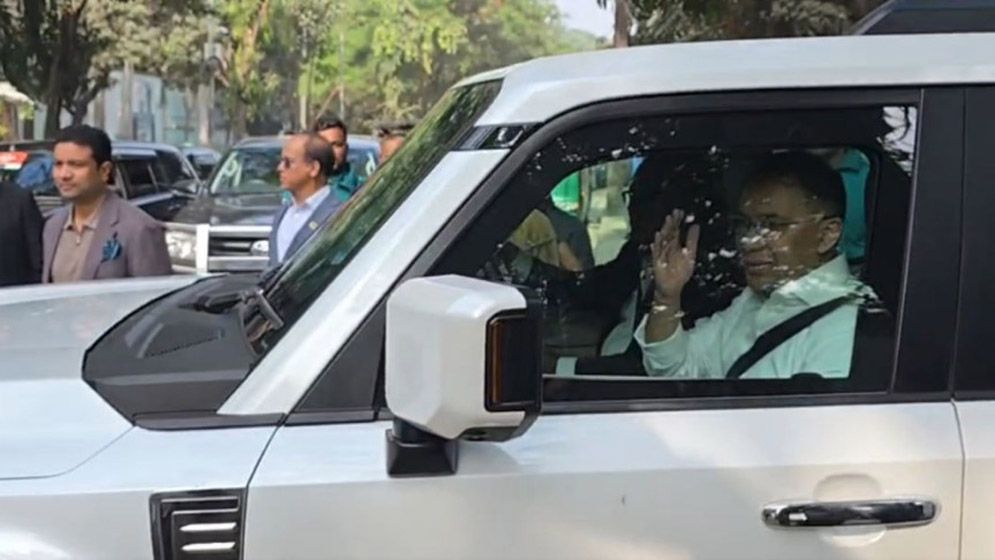 ওসমান হাদির কবর জিয়ারতের উদ্দেশে রওনা হলেন তারেক রহমান