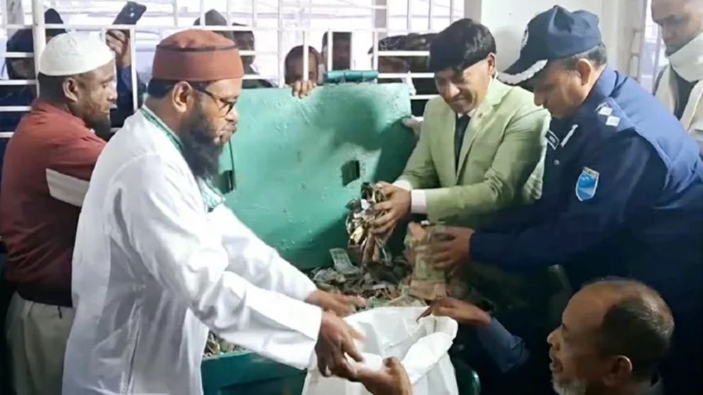 পাগলা মসজিদের ১৩ দানবাক্সে মিলল ৩৫ বস্তা টাকা